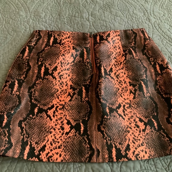 Alice and Olivia Snakeskin Mini Skirt - Picture 4 of 6